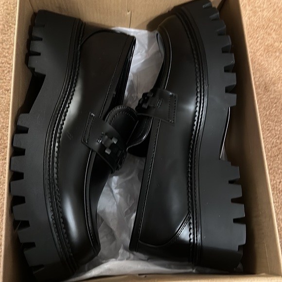 Steve Madden Ladies Chunky Black Platform Loafer NIB - Picture 3 of 14